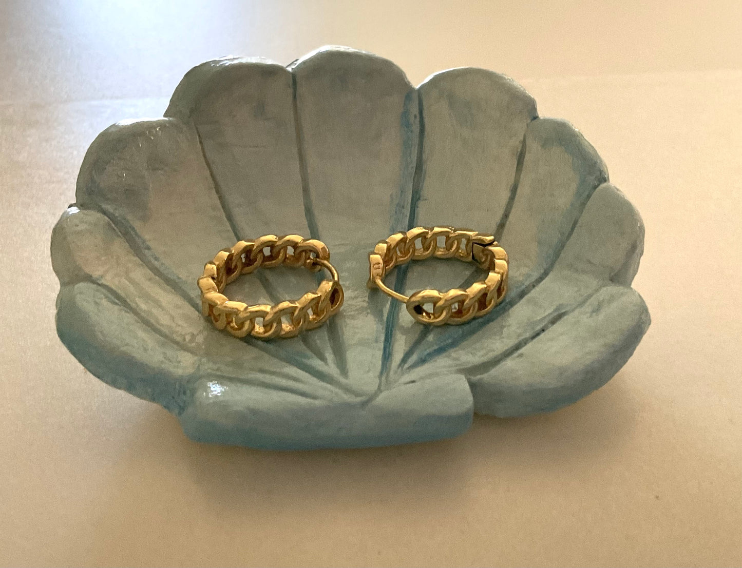 Seashell jewelry holder