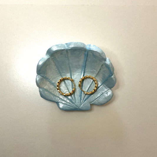 Seashell jewelry holder